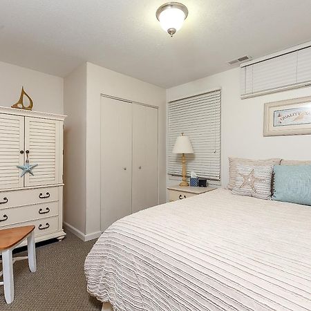 Beautiful 2 Bedroom Lakeside Condo At The Shores Traverse City Exterior foto