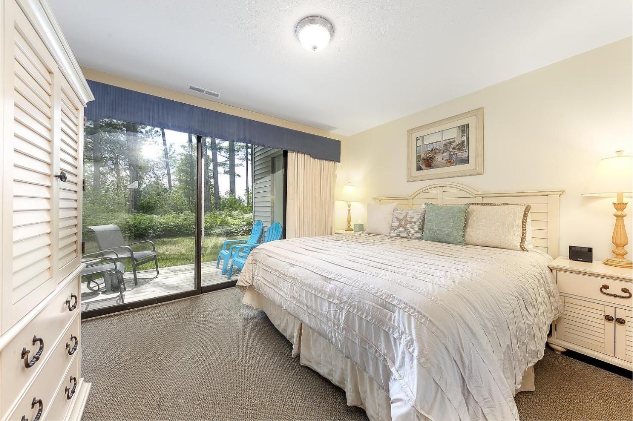 Beautiful 2 Bedroom Lakeside Condo At The Shores Traverse City Exterior foto