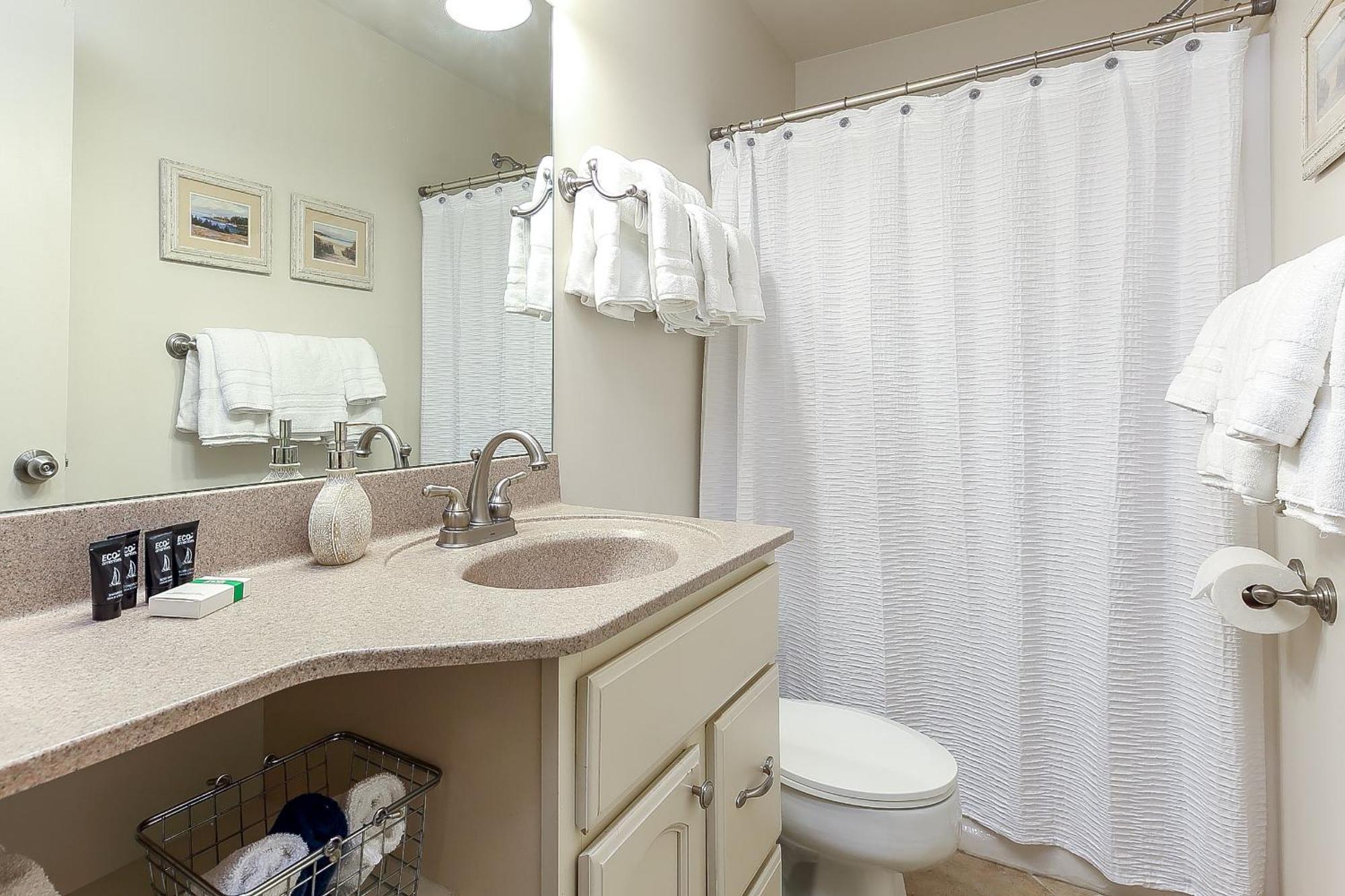 Beautiful 2 Bedroom Lakeside Condo At The Shores Traverse City Exterior foto