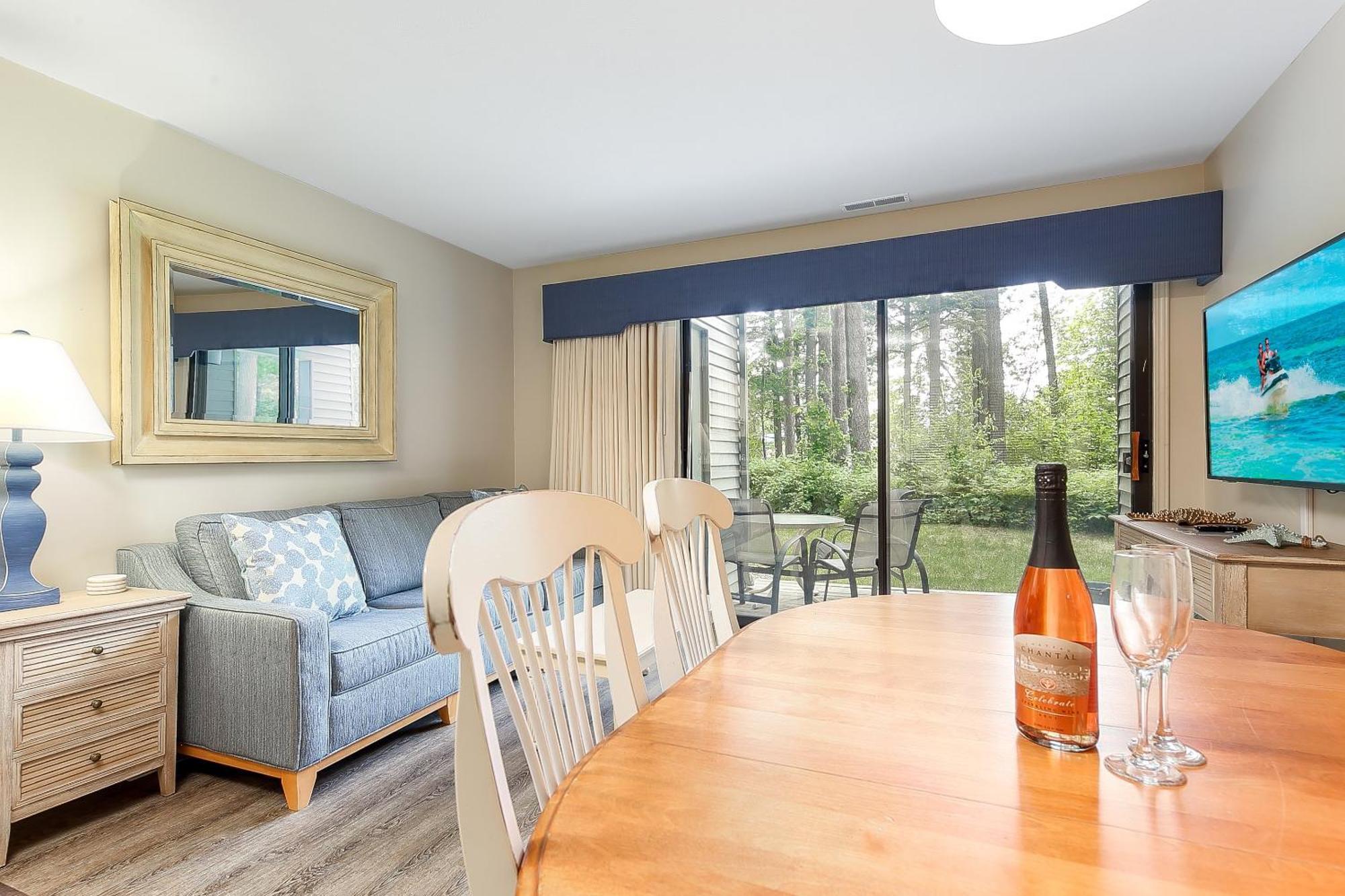 Beautiful 2 Bedroom Lakeside Condo At The Shores Traverse City Exterior foto