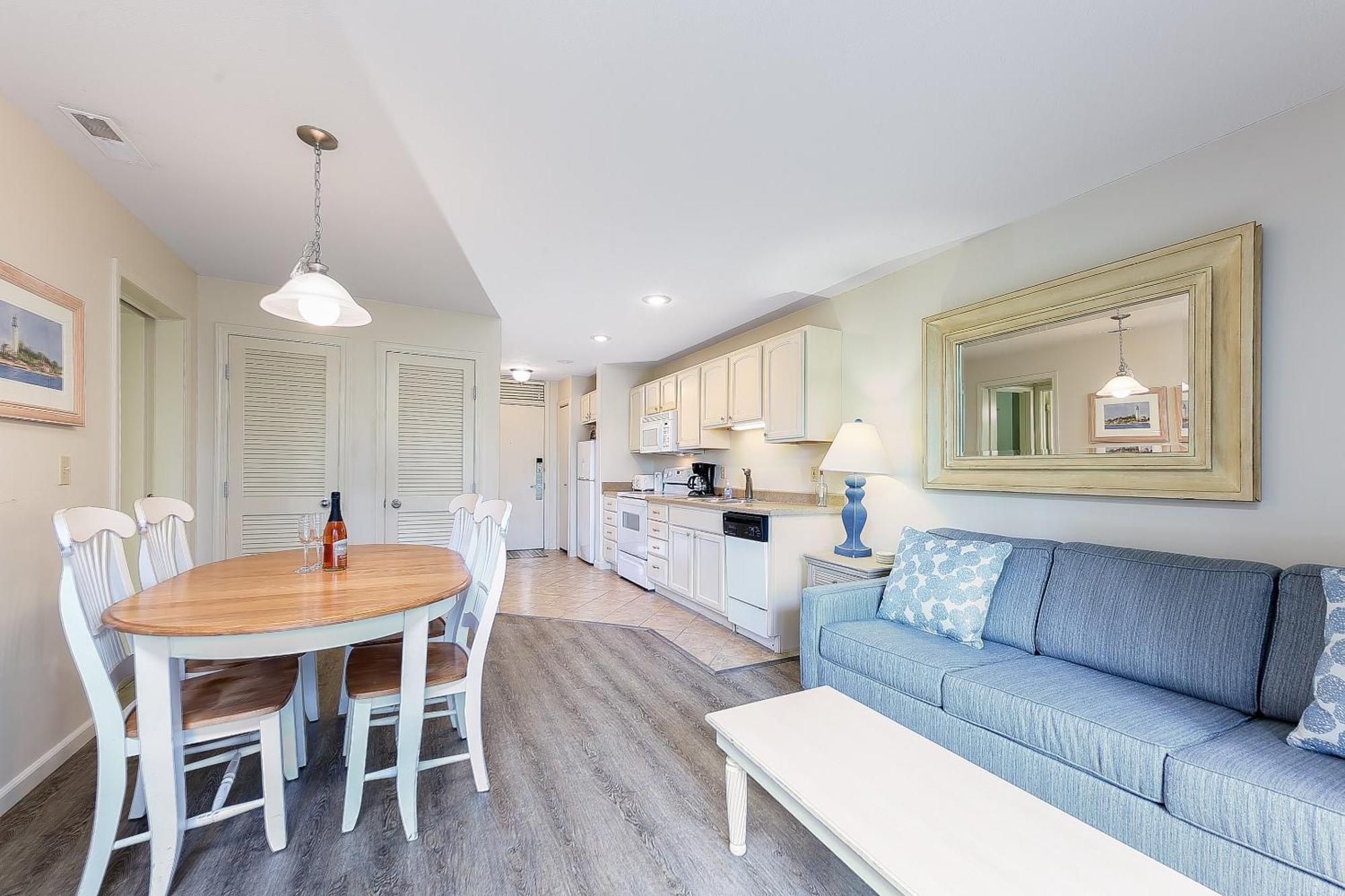Beautiful 2 Bedroom Lakeside Condo At The Shores Traverse City Exterior foto